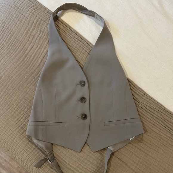 Babaton Tops - Aritzia Babaton Vest Halter Top